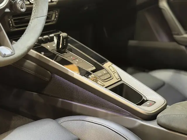 Porsche 911 view 16