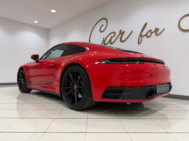 Porsche 911 view 6