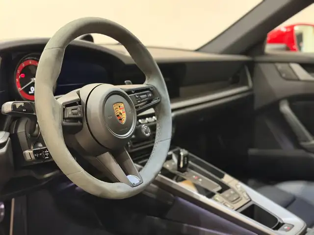 Porsche 911 view 12