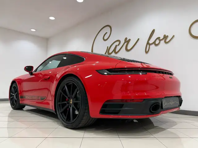 Porsche 911 view 8