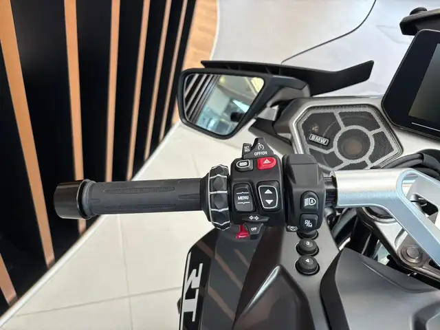 BMW R 1300 RT view 6