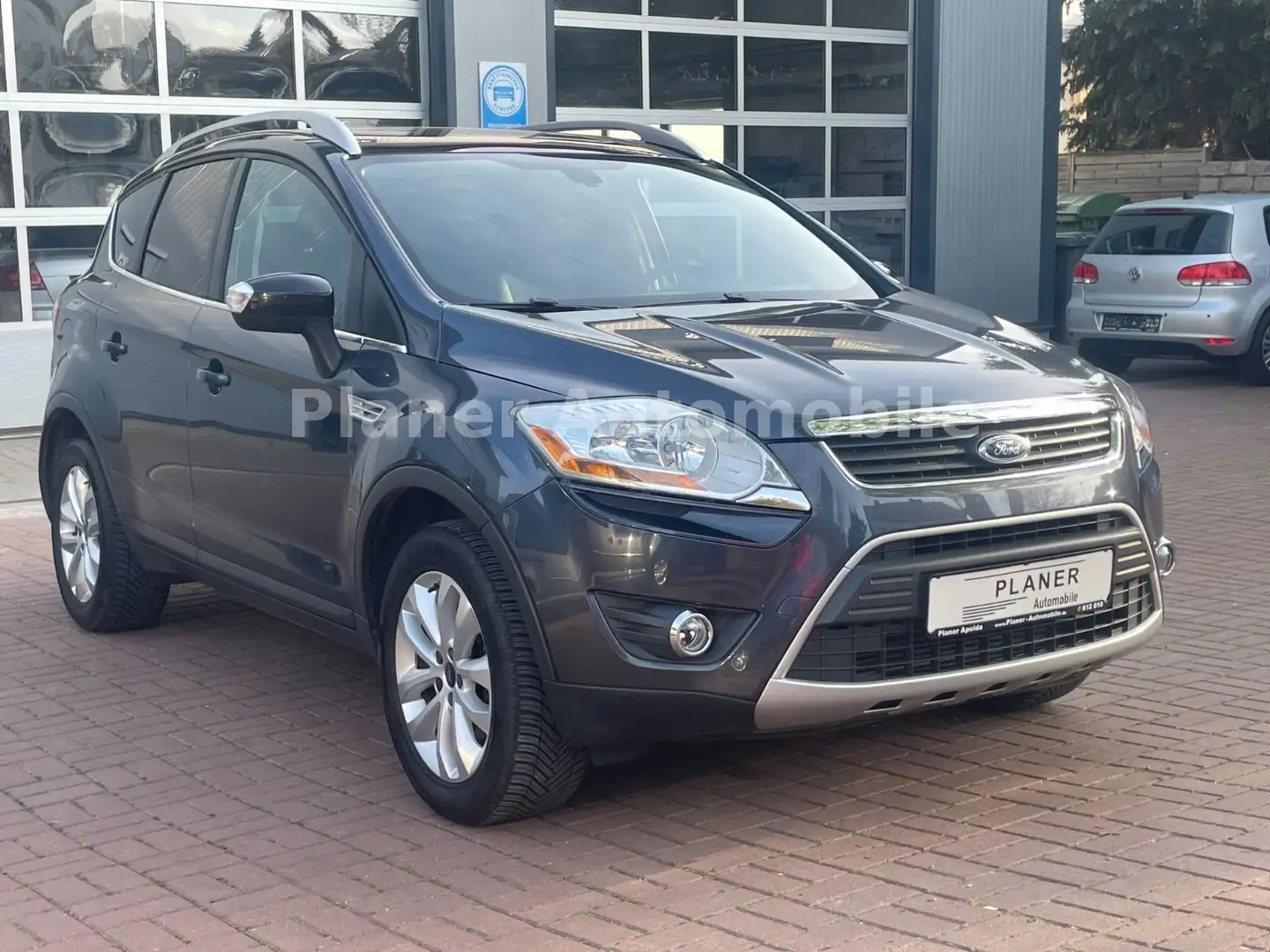 Ford Kuga Titanium Grau - 1