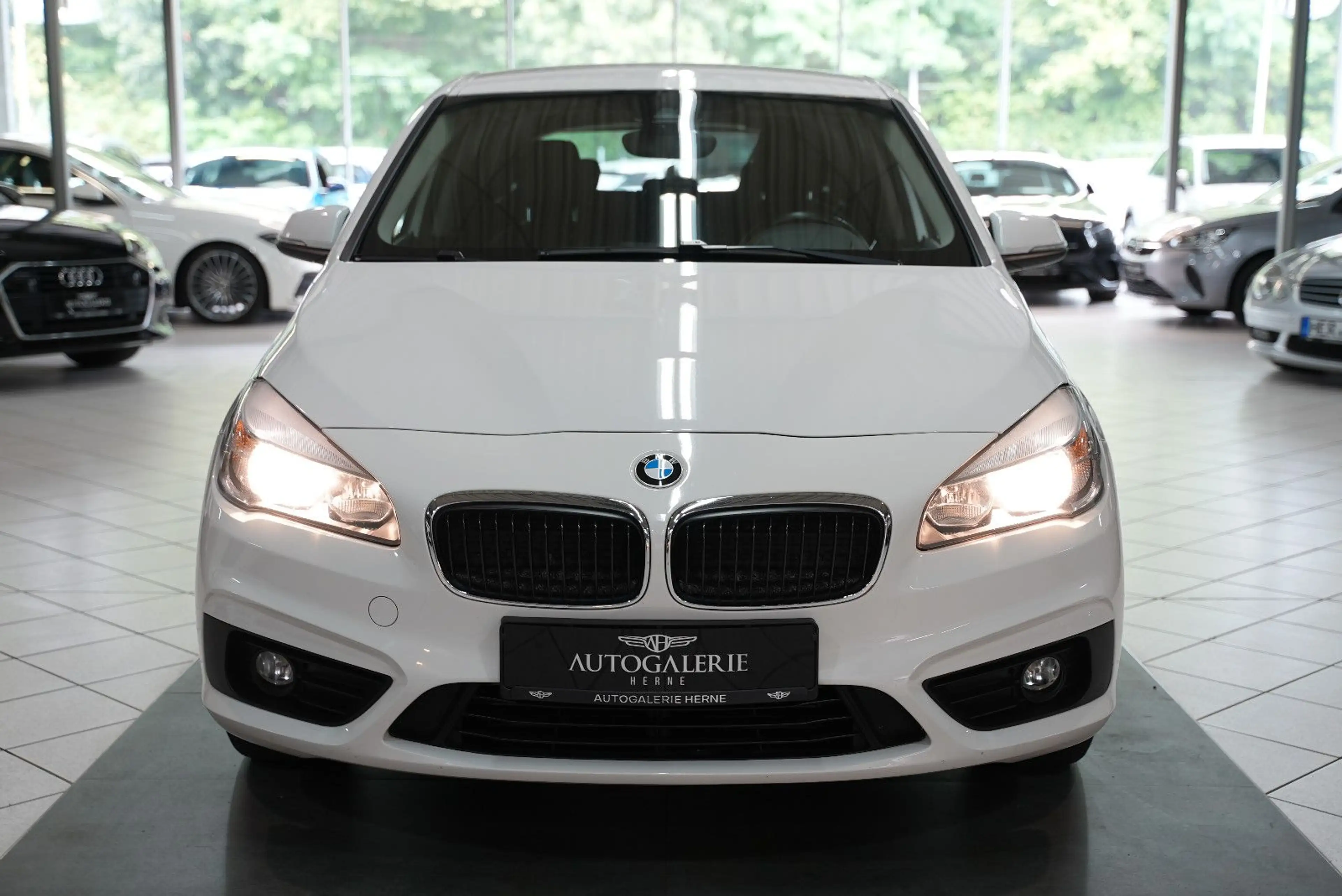 BMW 216 2 Active Tourer 216 d Advantage — photo 2