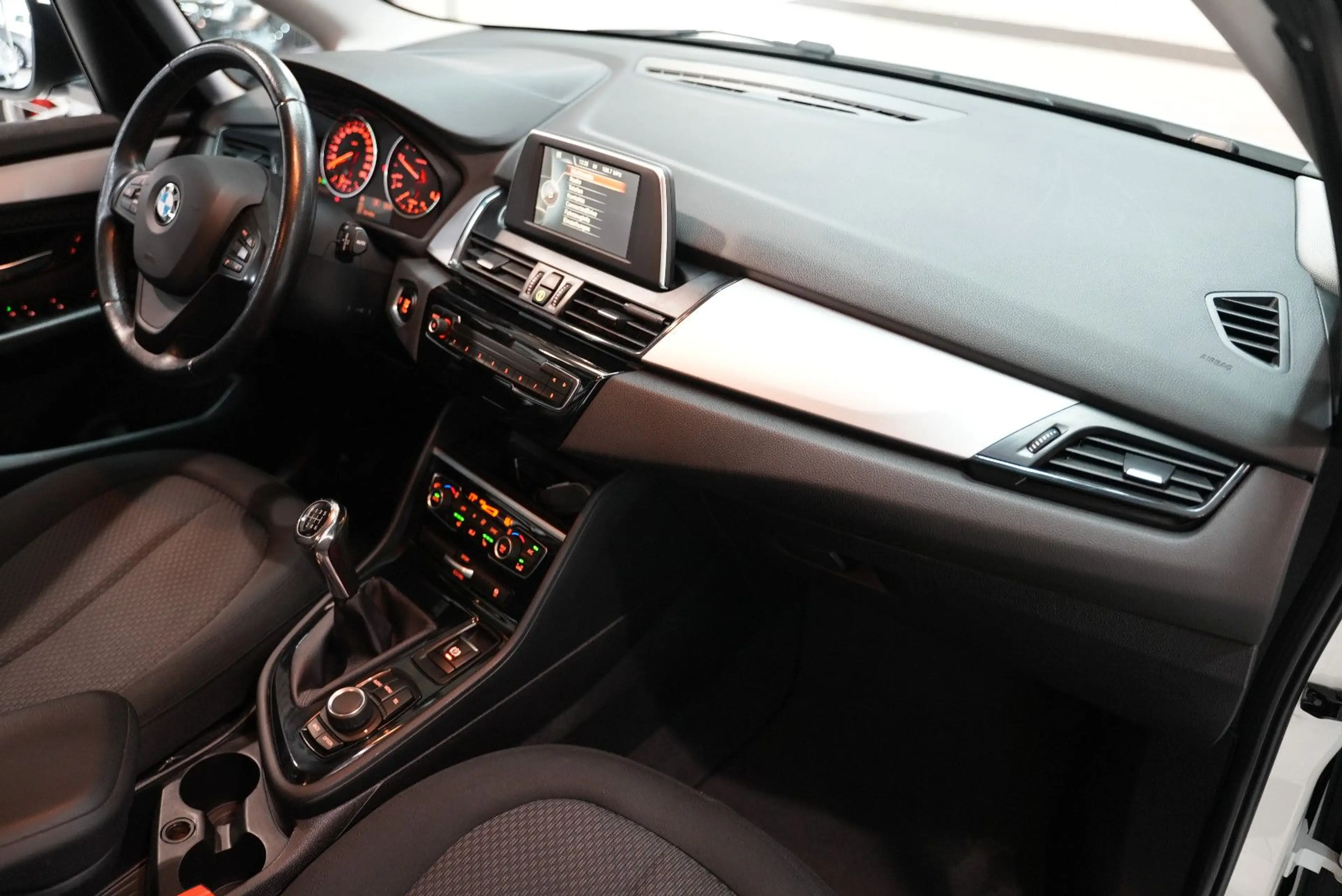 BMW 216 2 Active Tourer 216 d Advantage — photo 11