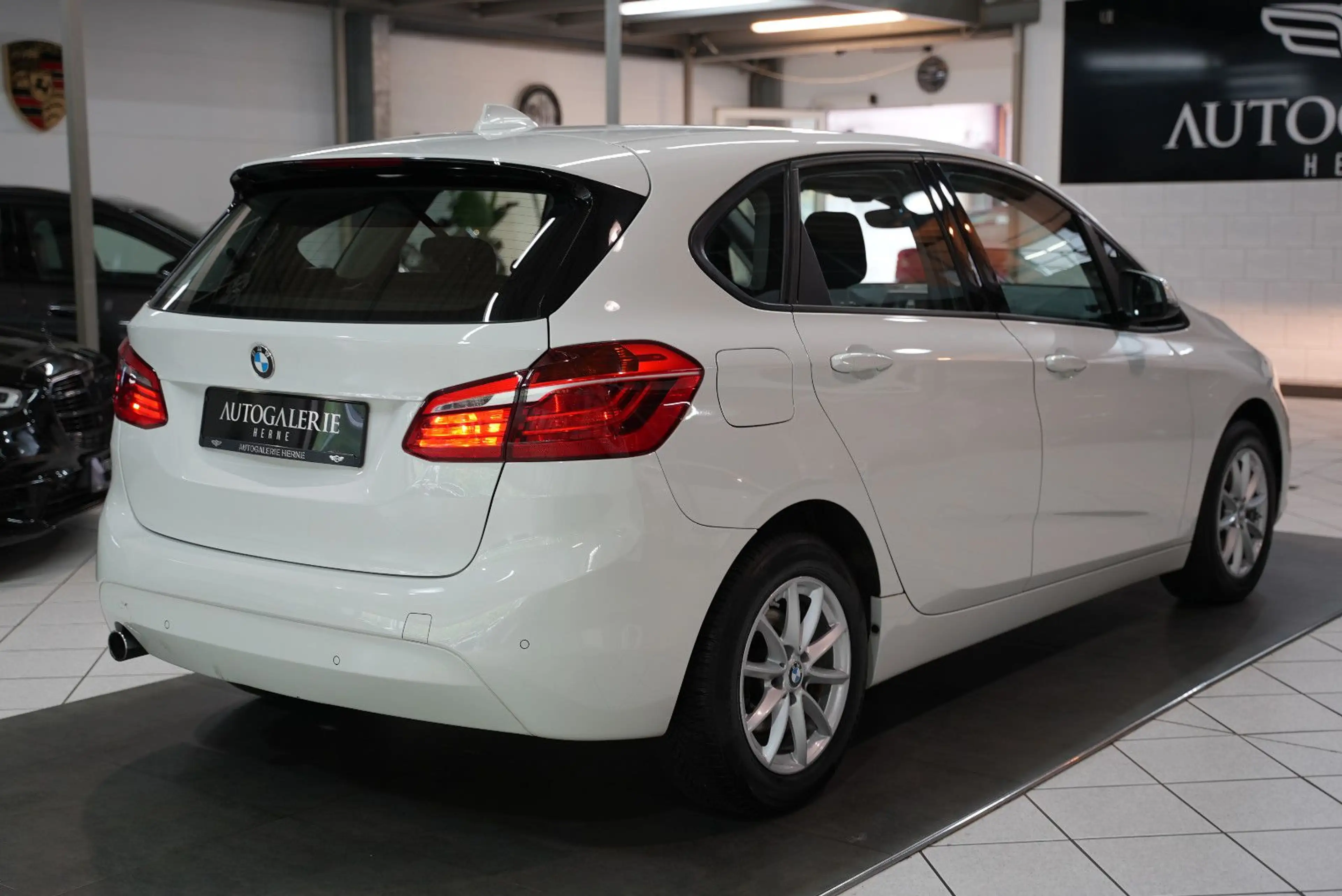 BMW 216 2 Active Tourer 216 d Advantage — photo 4