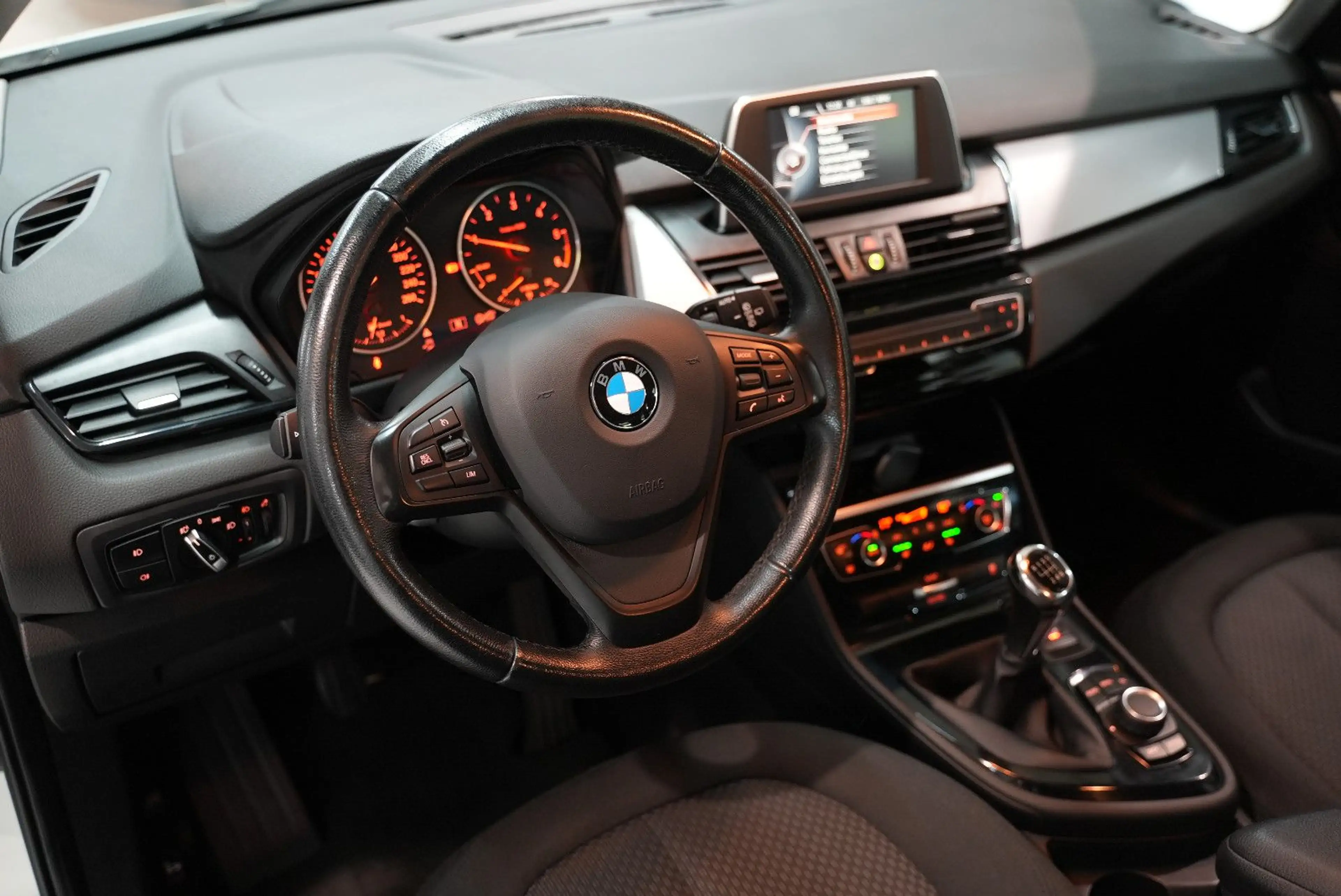 BMW 216 2 Active Tourer 216 d Advantage — photo 8