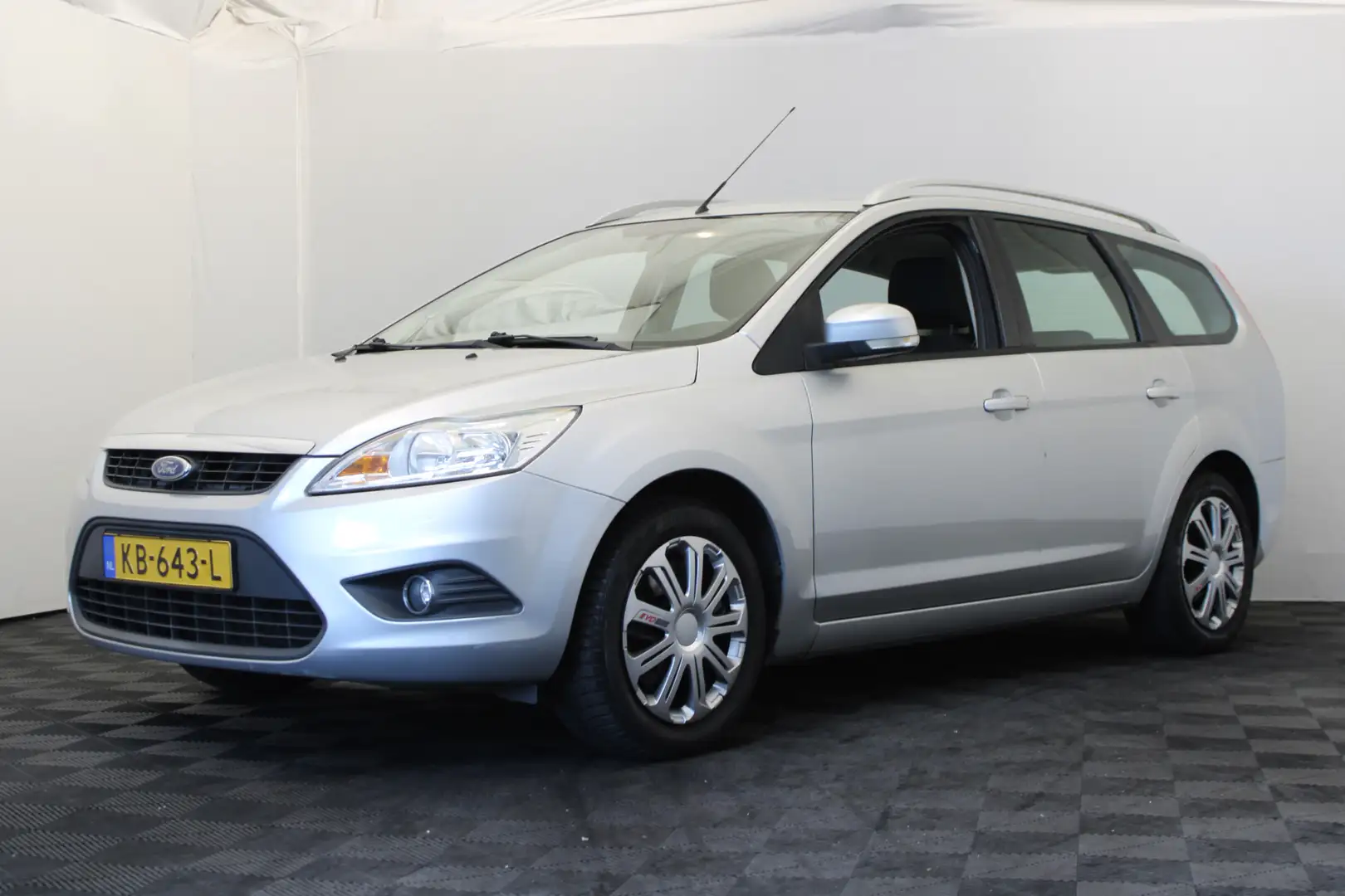 Ford Focus Wagon 1.6 Trend Сірий - 1