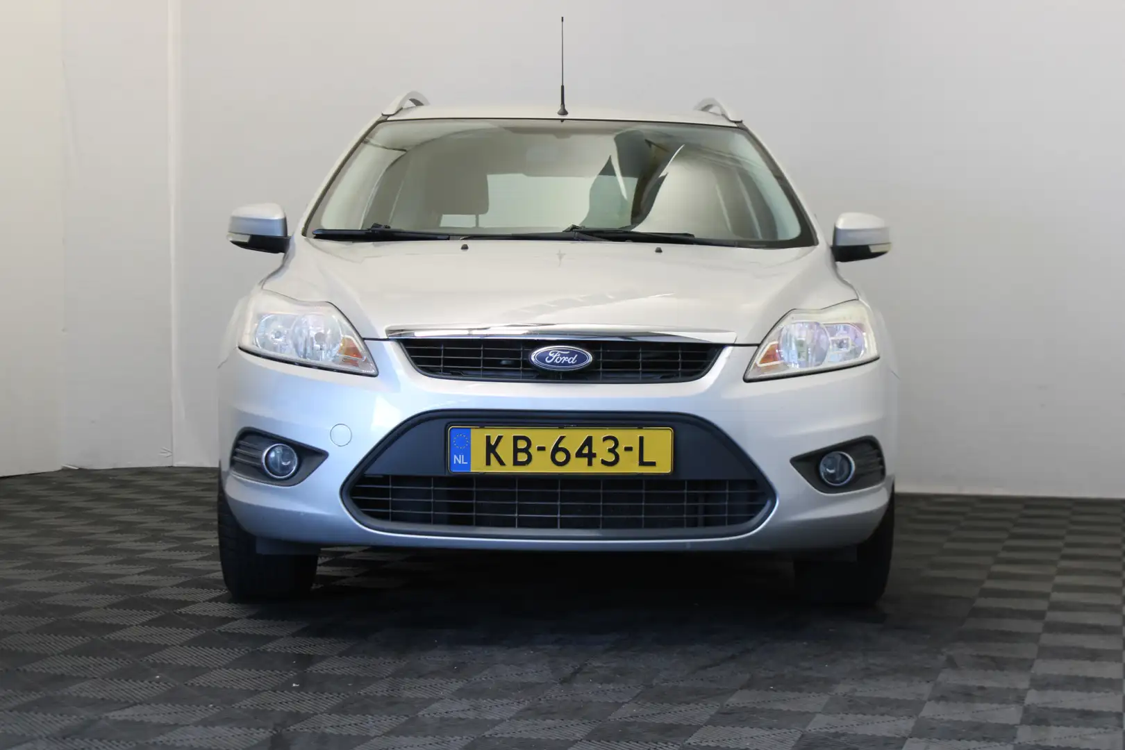 Ford Focus Wagon 1.6 Trend Сірий - 2