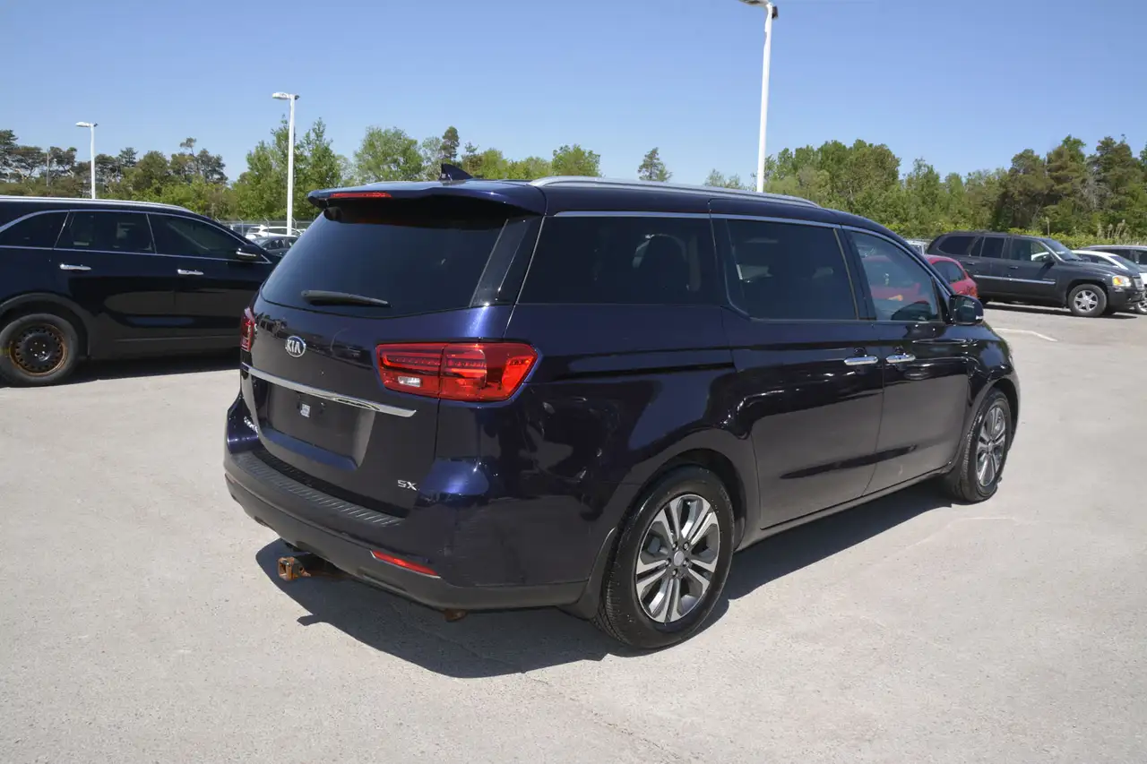 Kia Sedona снимка Kia Sedona