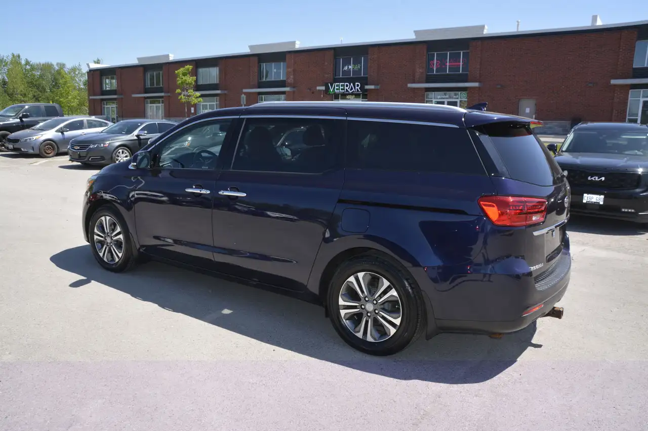 Kia Sedona снимка Kia Sedona
