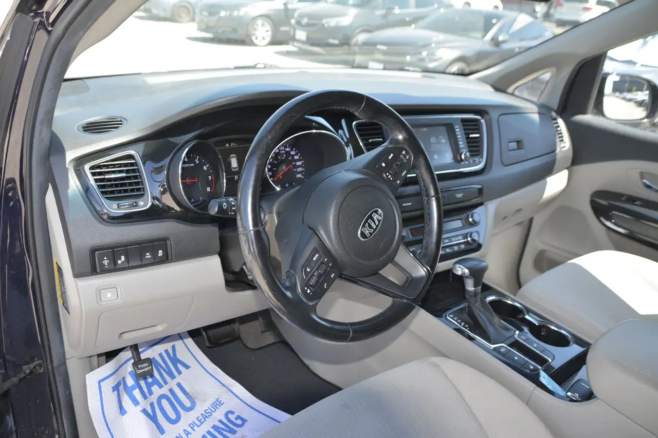 Kia Sedona снимка Kia Sedona