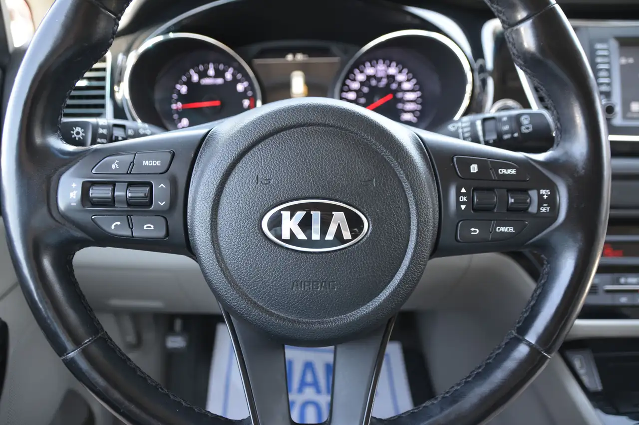 Kia Sedona снимка Kia Sedona
