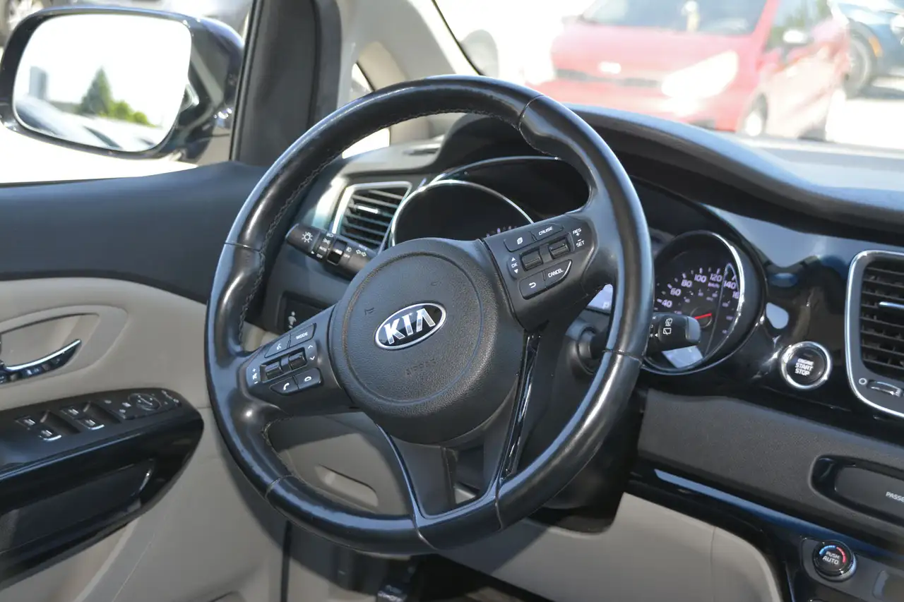 Kia Sedona снимка Kia Sedona
