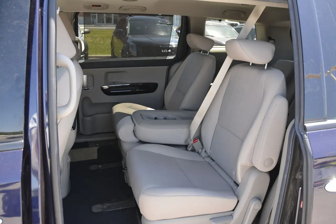 Kia Sedona снимка Kia Sedona