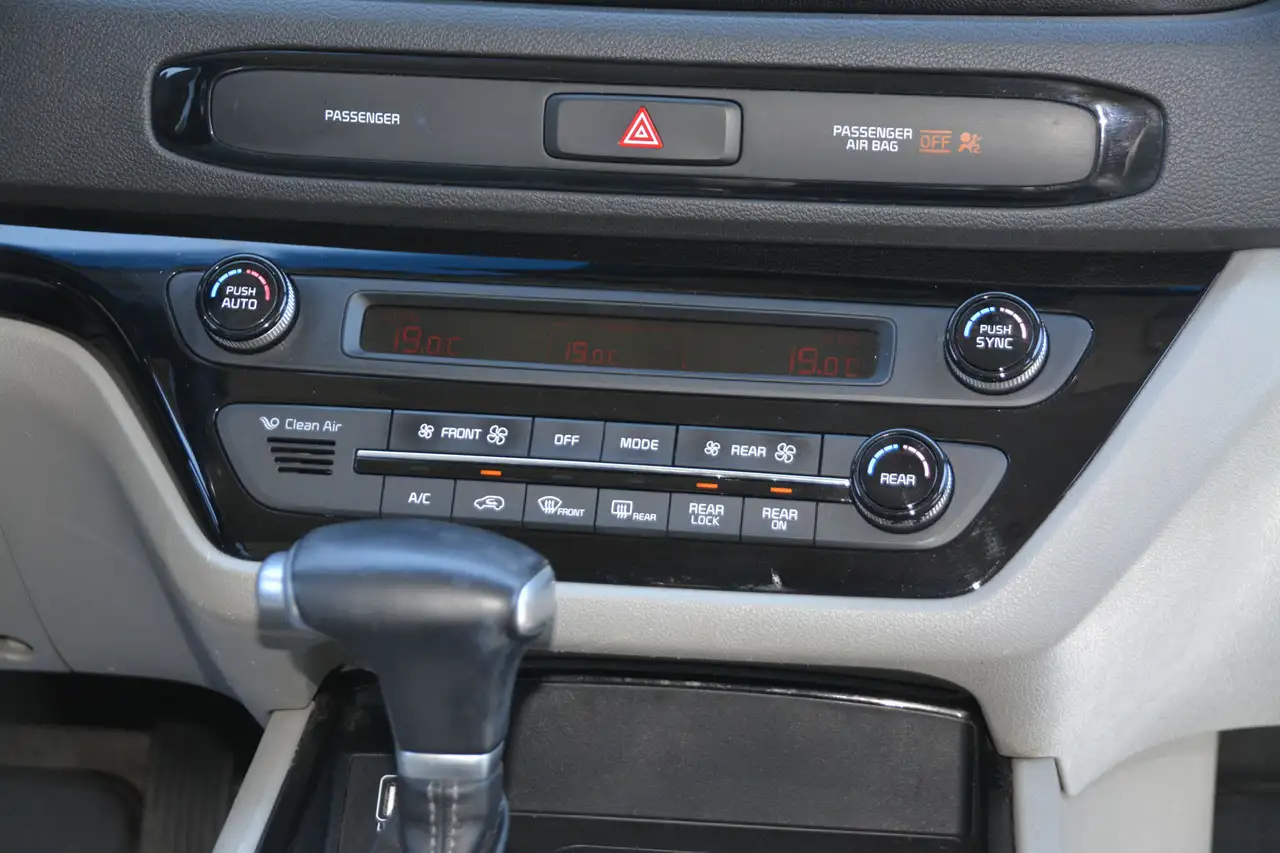 Kia Sedona снимка Kia Sedona