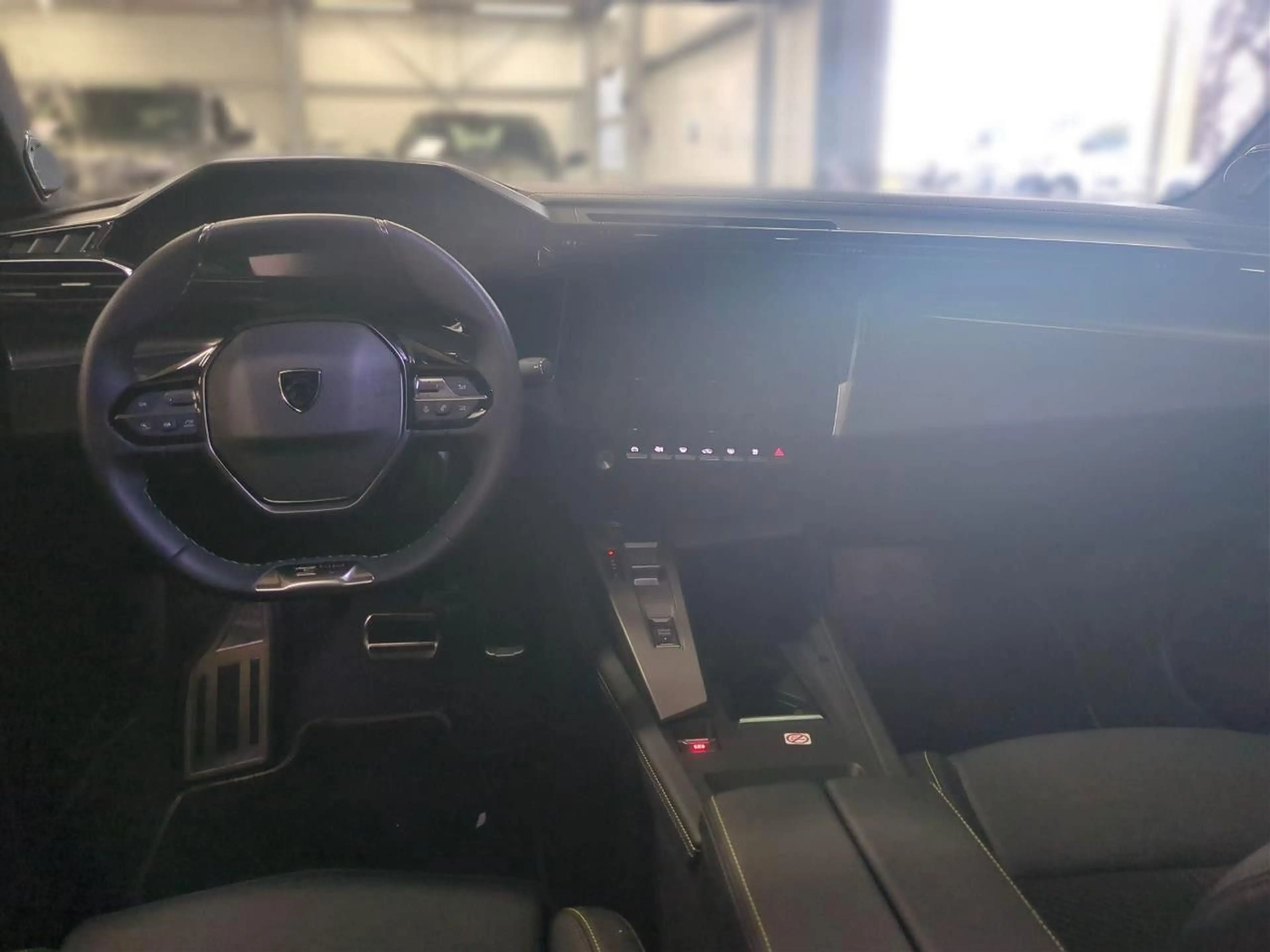 Peugeot 408 GT Plug-In Hybrid 225PS e-DSC7 *SCHIEBEDACH* — photo 10