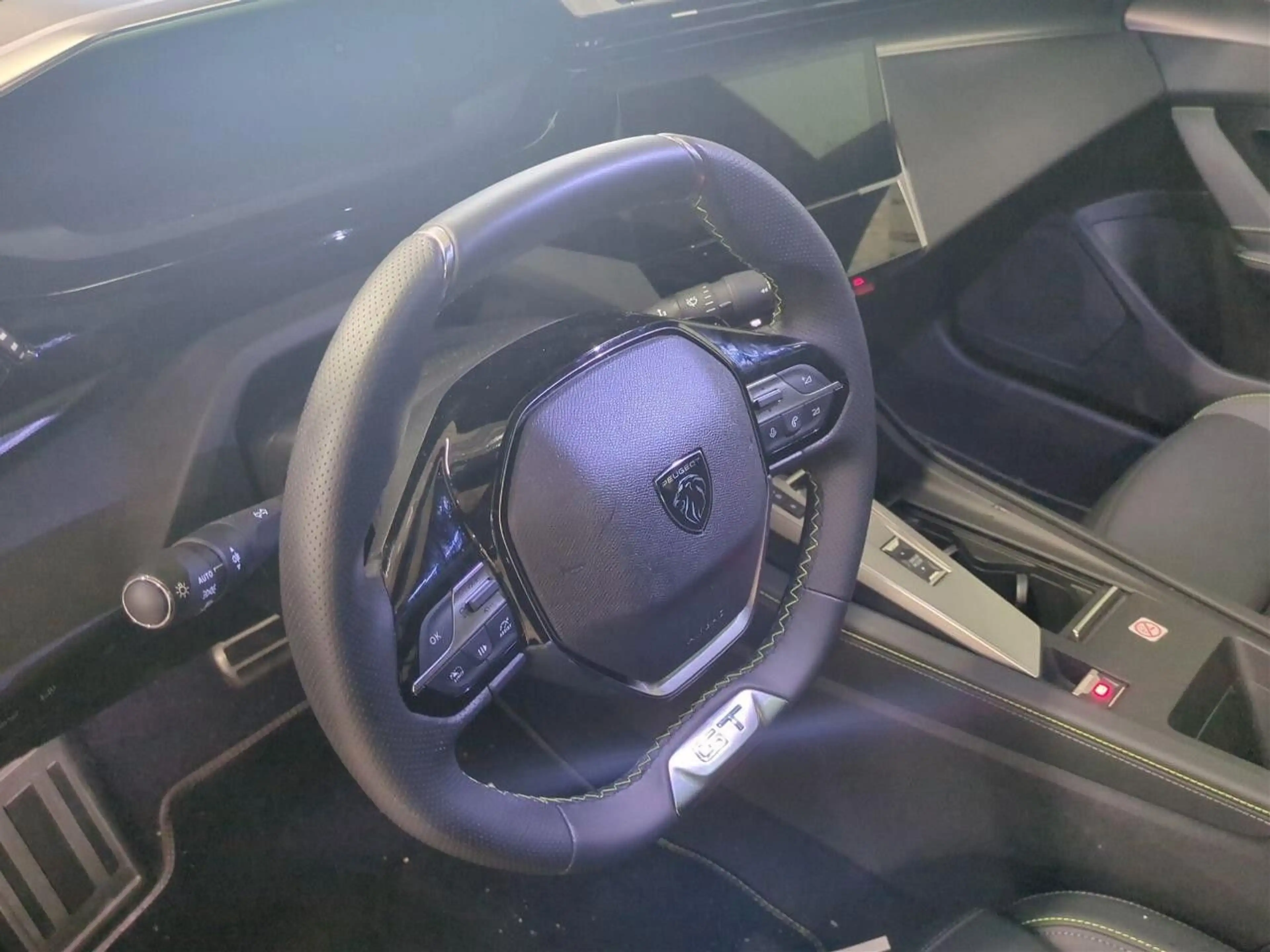 Peugeot 408 GT Plug-In Hybrid 225PS e-DSC7 *SCHIEBEDACH* — photo 12