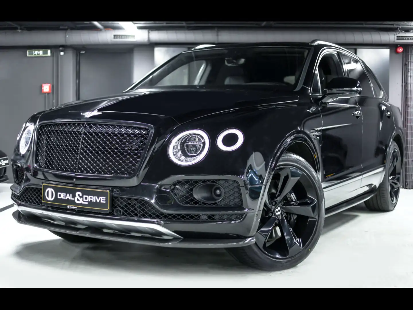 Bentley Bentayga W12 BLACK LINE SPEC°CARBON°TOURING°AHK°8 RADER Zwart - 1