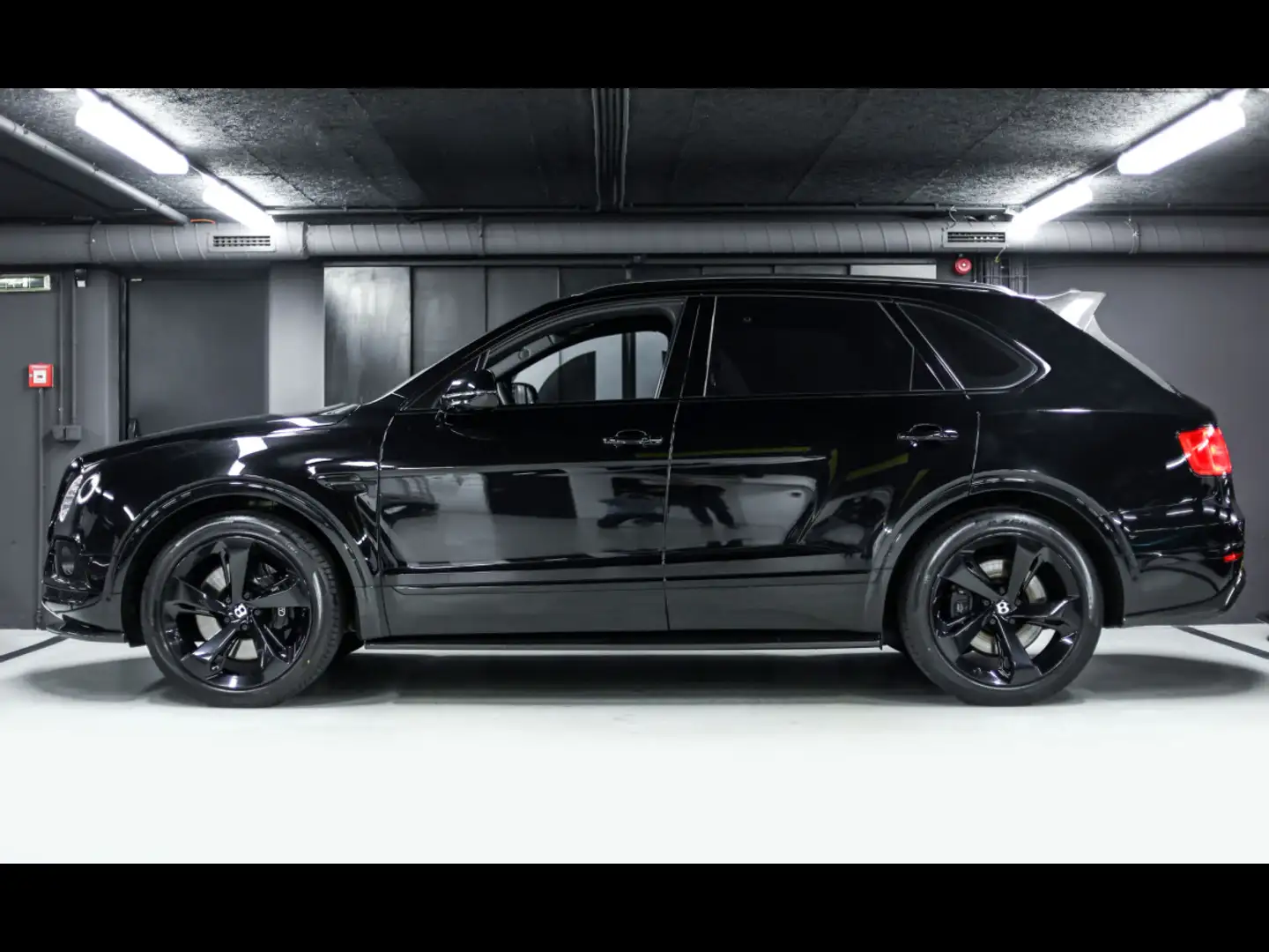 Bentley Bentayga W12 BLACK LINE SPEC°CARBON°TOURING°AHK°8 RADER Zwart - 2