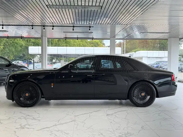 Rolls-Royce Ghost view 4