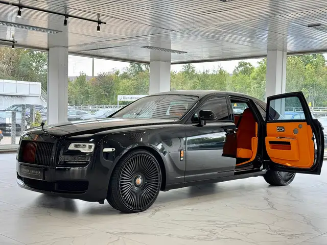 Rolls-Royce Ghost view 2