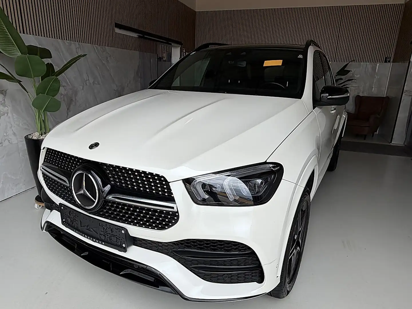 Mercedes-Benz GLE 450 AMG Optik innen und außen 4Matic Leder schwarz Weiß - 2