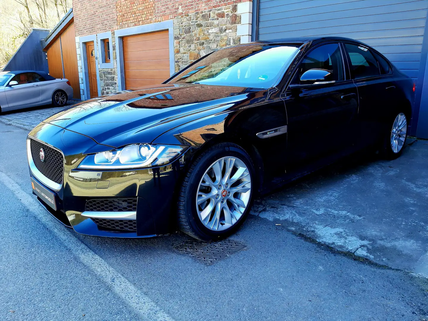 Jaguar XF 2.0 D R-Sport - GPS/Pano/cuir/caméra - Garantie Schwarz - 2