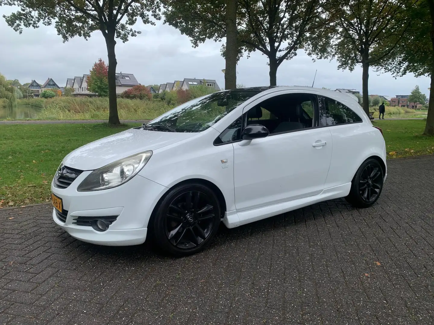 Opel Corsa 1.2-16V Enjoy Wit - 1