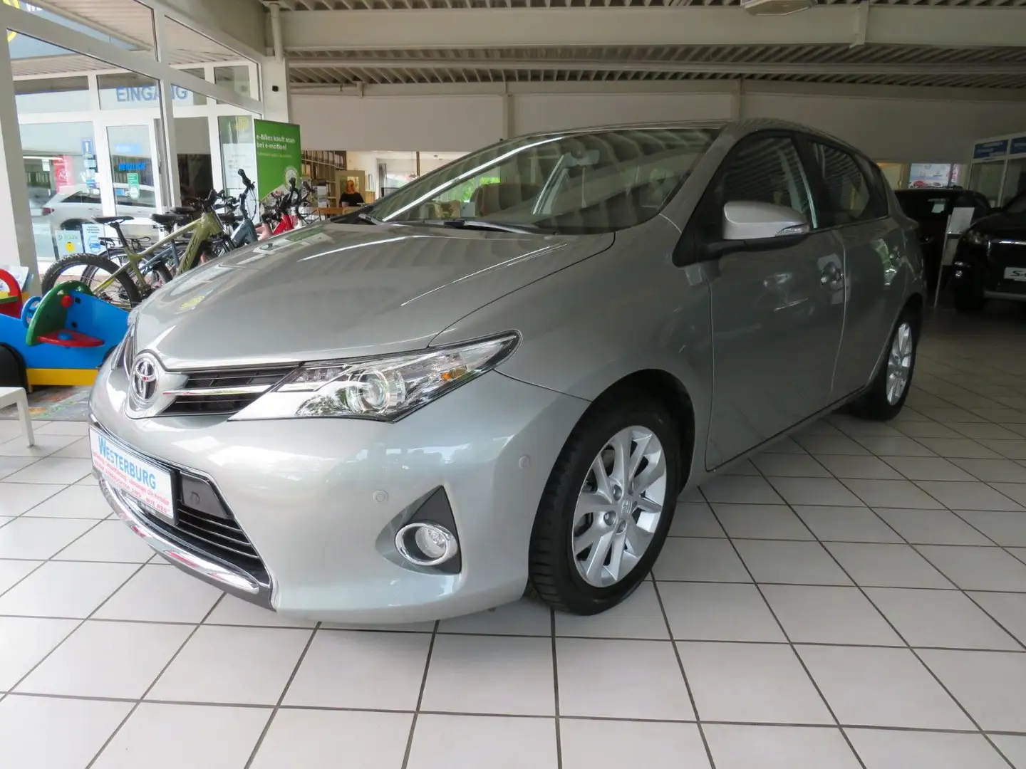 Toyota Auris 1,6 Start Edition Silber - 1