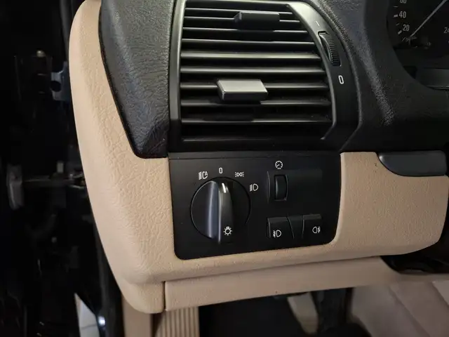 BMW X5 view 12