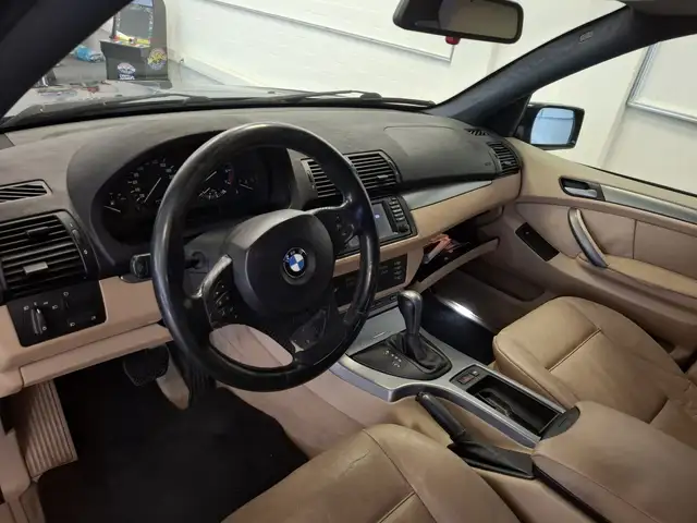 BMW X5 view 8