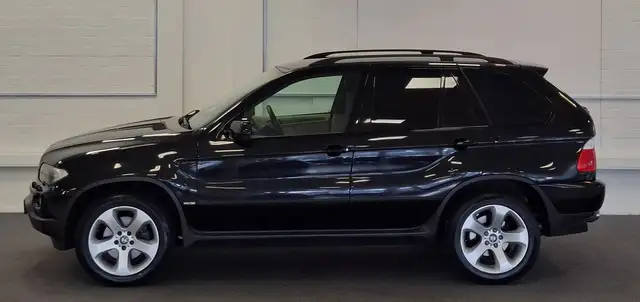 BMW X5 view 4
