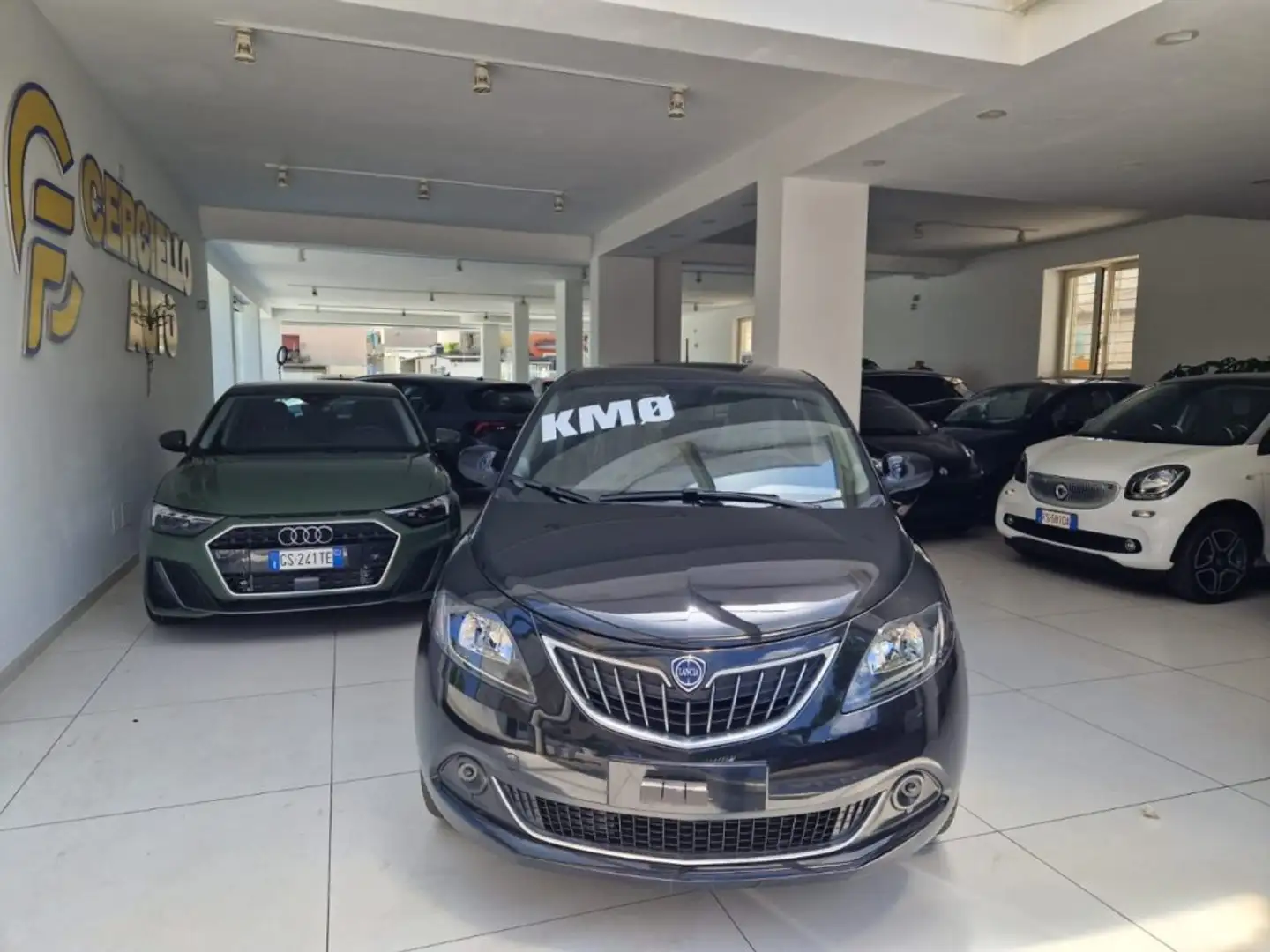 Lancia Ypsilon 1.0 FireFly 5 porte S&S Hybrid Platino tua da €1 Nero - 1