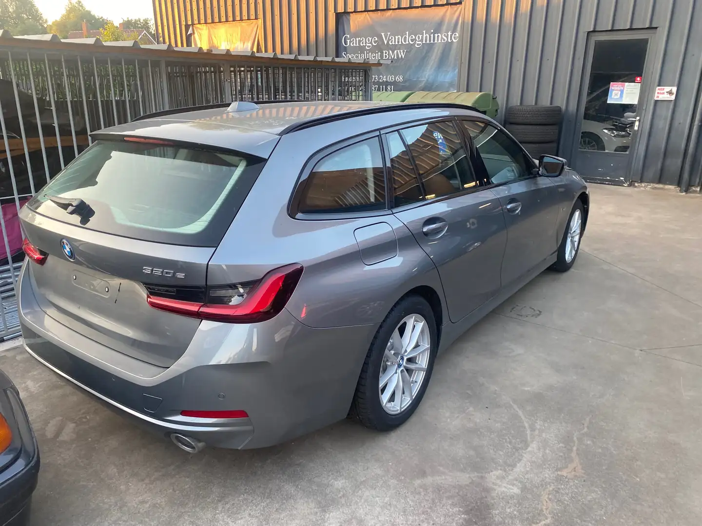 BMW 320 Touring 320eXA PHEV Gris - 2