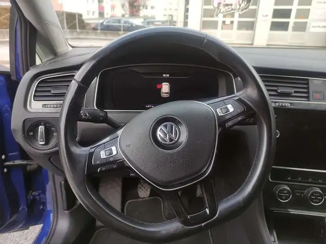 Volkswagen Golf view 13