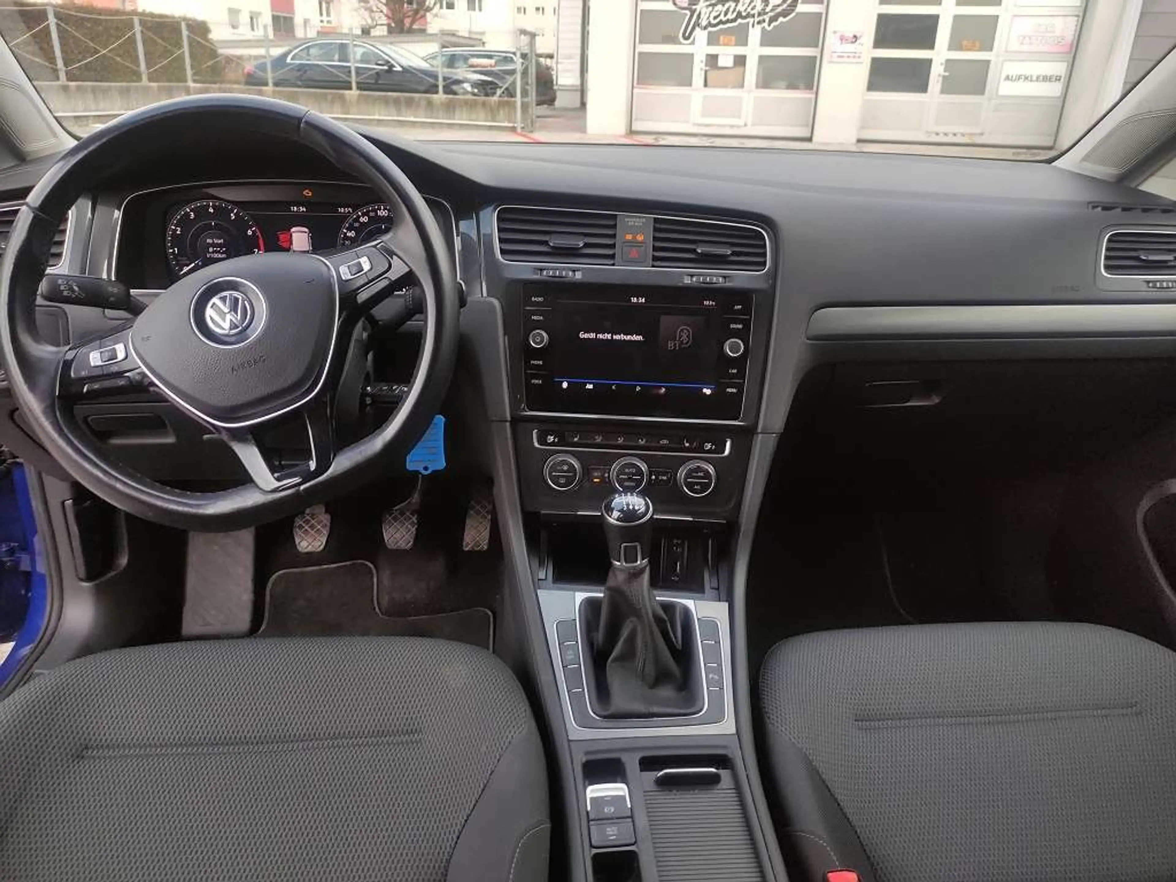 Volkswagen Golf R abbit 40 1,0 TSI — photo 12