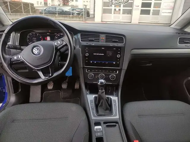 Volkswagen Golf view 12