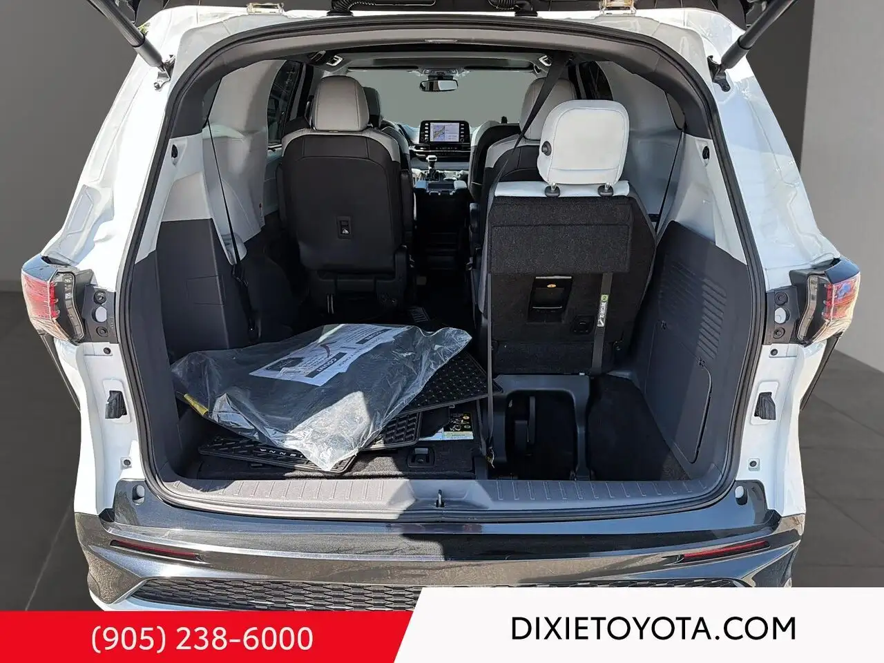 Toyota Sienna снимка Toyota Sienna