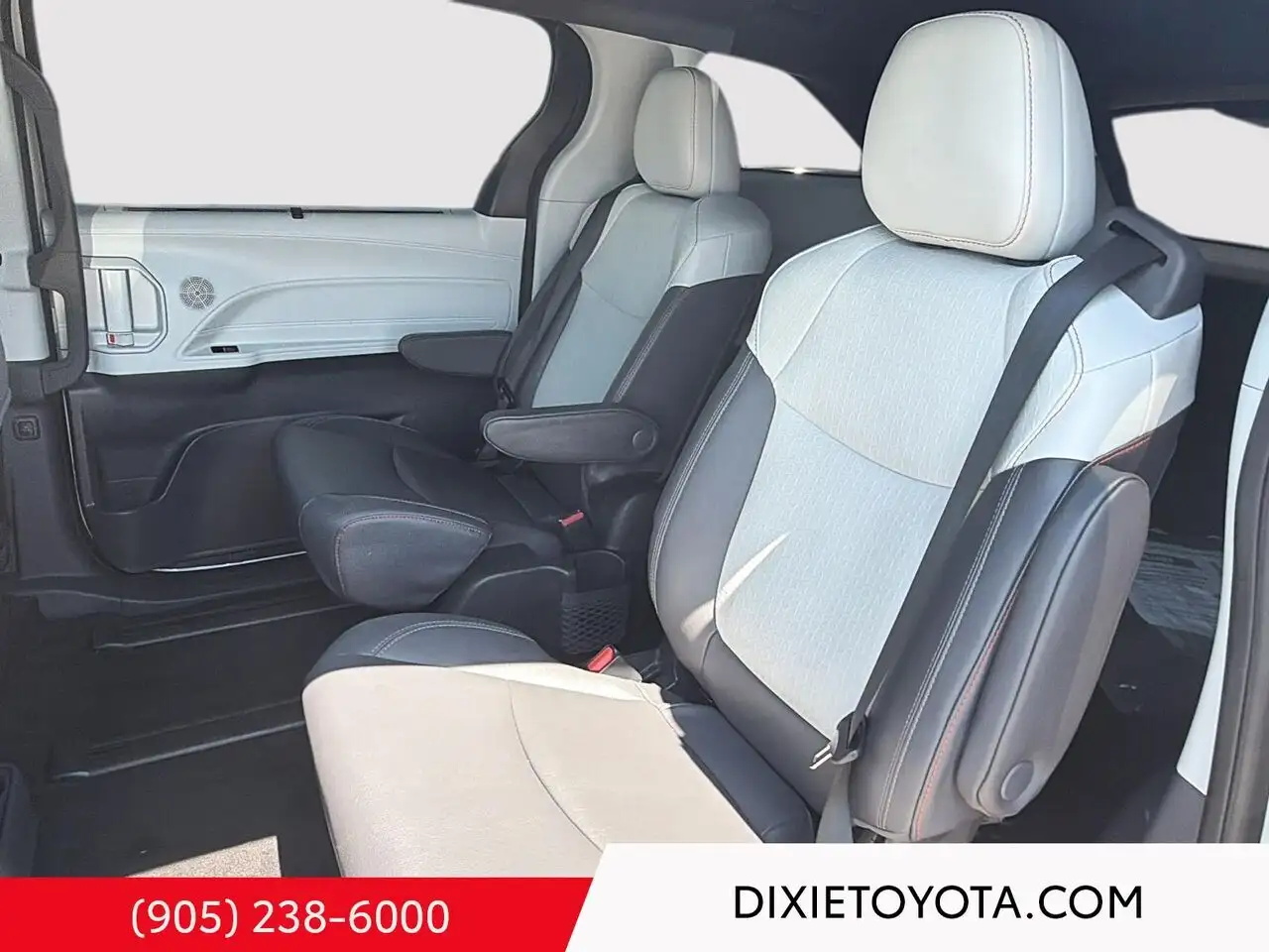 Toyota Sienna снимка Toyota Sienna