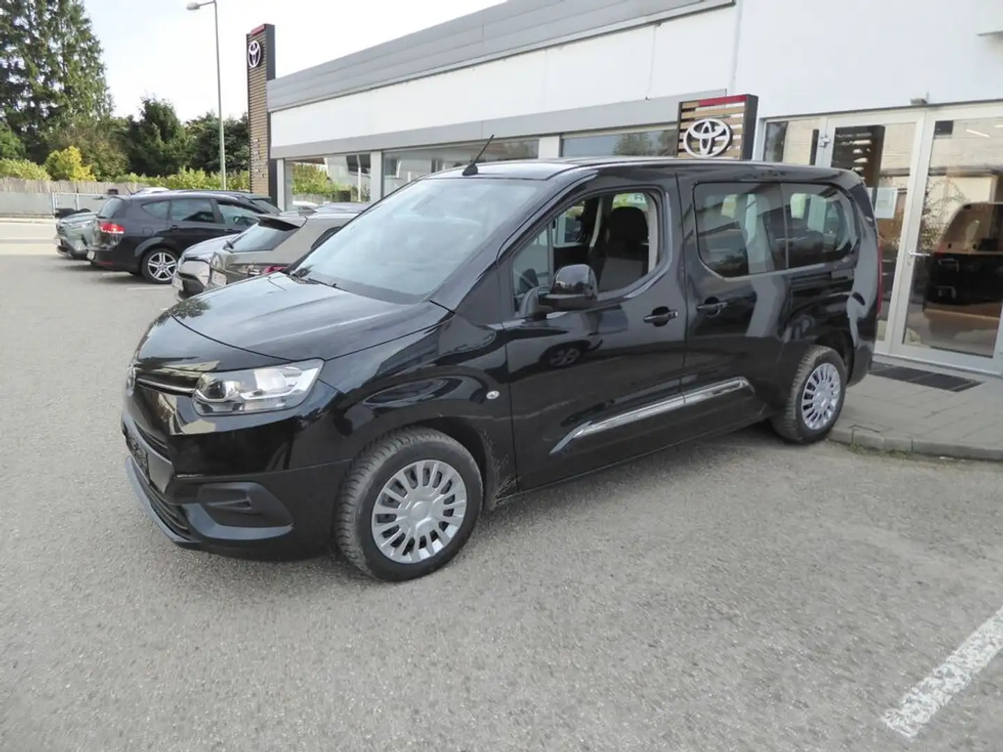 Toyota Proace L2 Shuttle 1,2 Aut. *8-SITZE* Schwarz - 2