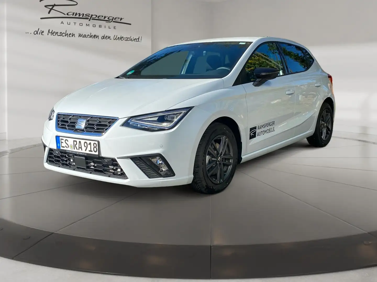 SEAT Ibiza 1.0 TSI DSG FR ACC LED Navi Kamera PDC Weiß - 2