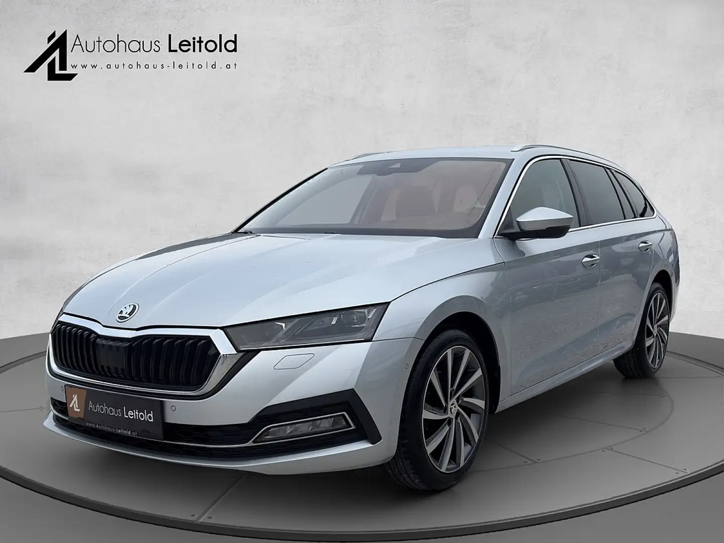 Skoda Octavia Combi 2,0 TDI Style DSG HEADUP CAM KEYLESS VIRT... Silber - 1