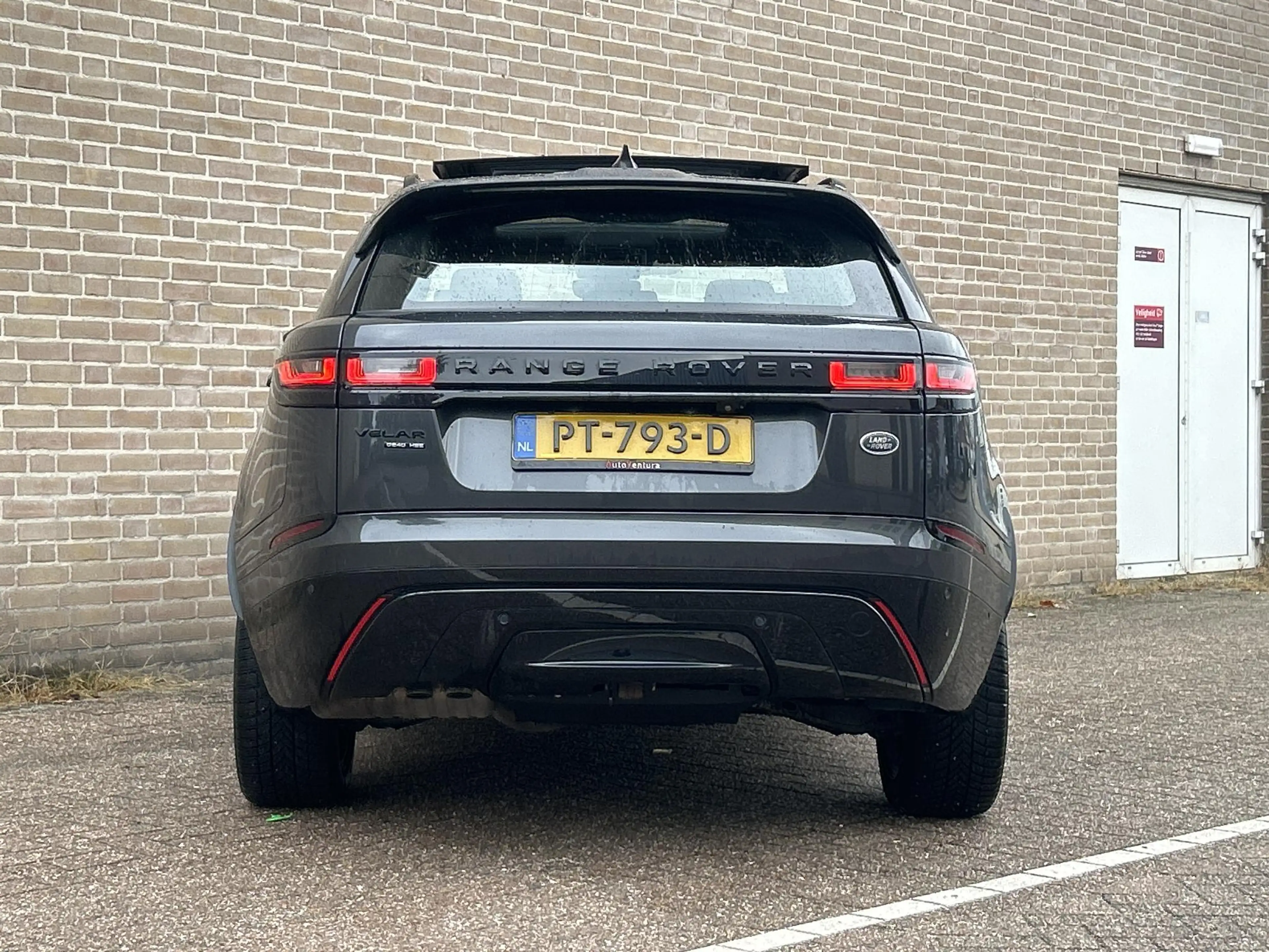 Land Rover Range Rover Velar 2.0 I4 AWD R-Dynamic HSE | Pano | Leder | Meridian — photo 6