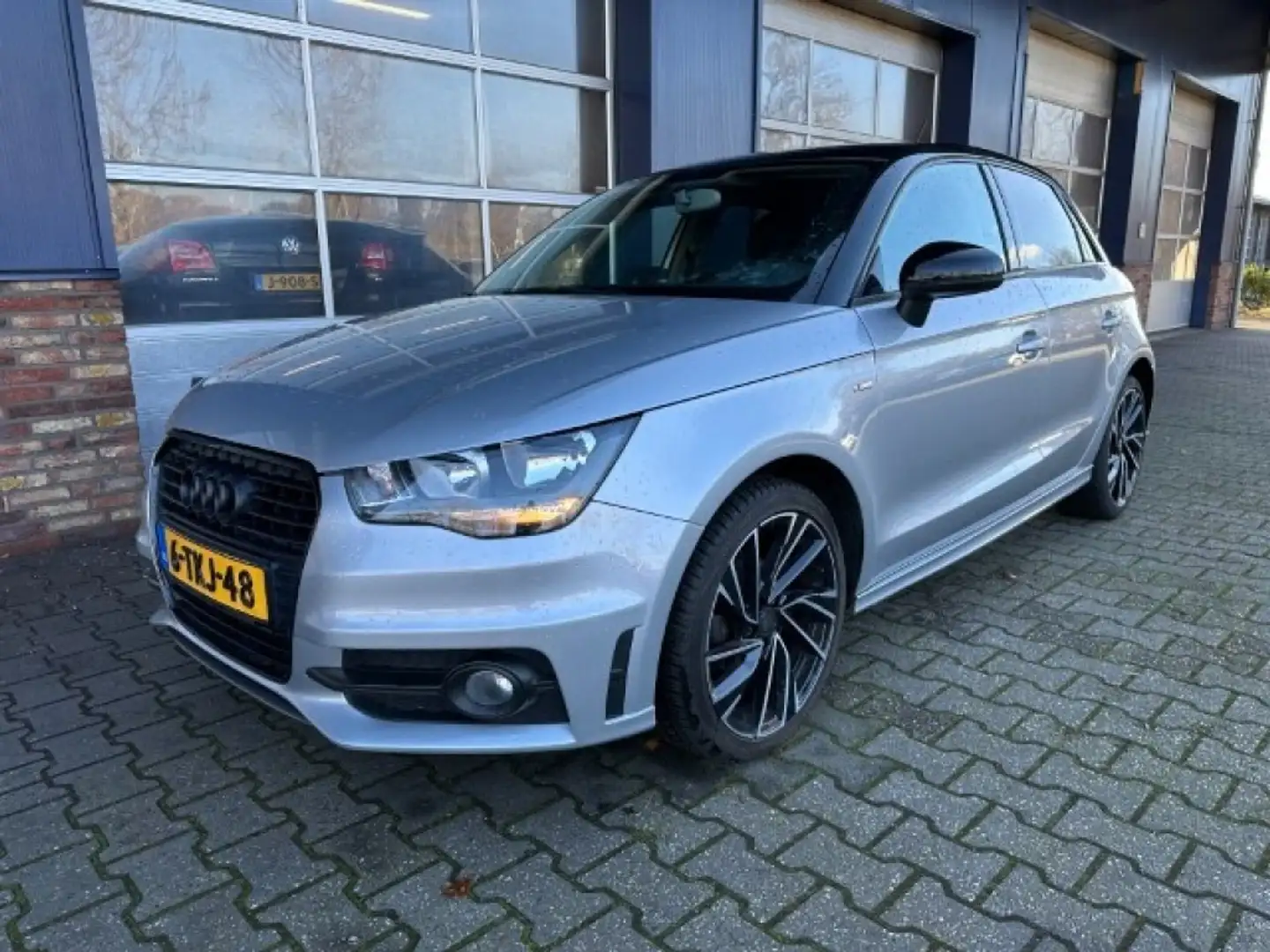 Audi A1 1.2 TFSI ADMIRED TREKHAAK. NAVI. ALL.IN. Gris - 1