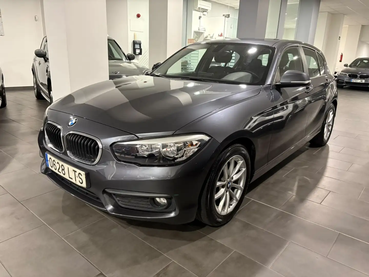 BMW 116 116d EfficientDynamics Gris - 1