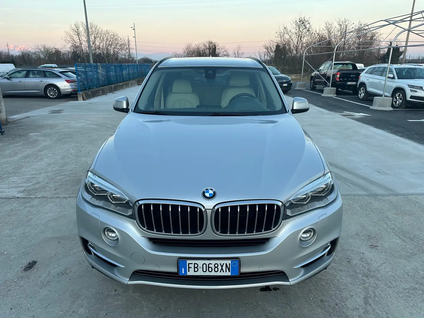 BMW X5 X5 xdrive40e Experience auto  TG. FB068XN Argento - 2