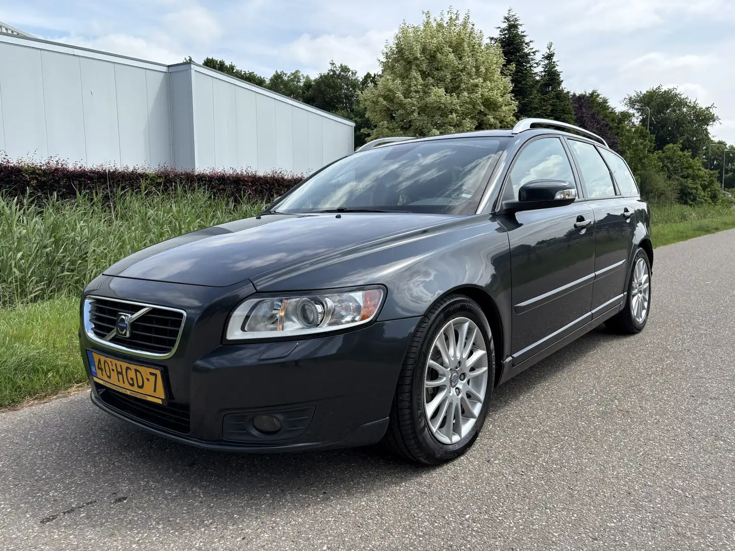 Volvo V50 2.4 D5 Edition II / LEER / NAVI / CRUISE Grijs - 1