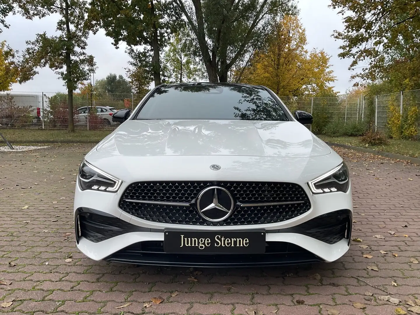 Mercedes-Benz CLA 180 CLA 180 Coupé AMG Nightp PanoD 360Kam Distro LED Weiß - 2