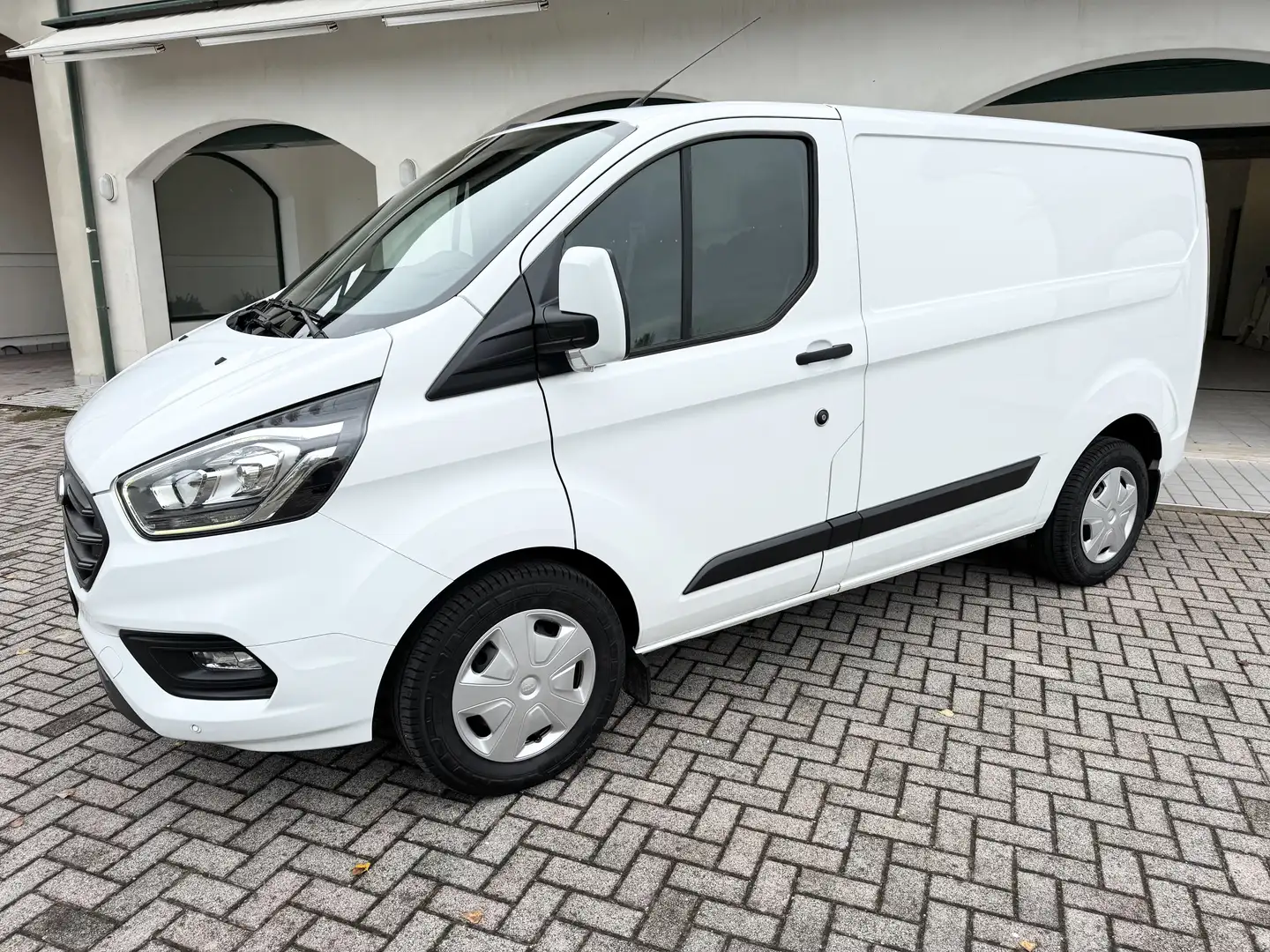 Ford Transit Custom 300 L1H1 TREND - CAMBIO AUTOMATICO - PREZZO +IVA Bianco - 1