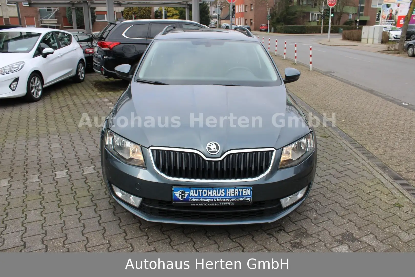 Skoda Octavia 2.0 TDI Combi Ambition*DSG*NAVI*2.HAND* Gris - 2